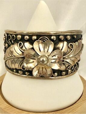 Vintage Mexico 925 Sterling Silver Floral Leaf Cuff Bracelet 44.9g Artisan